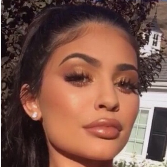 Kylie Jenner Gloss Poppin’ 💋 - Picture 10 of 11